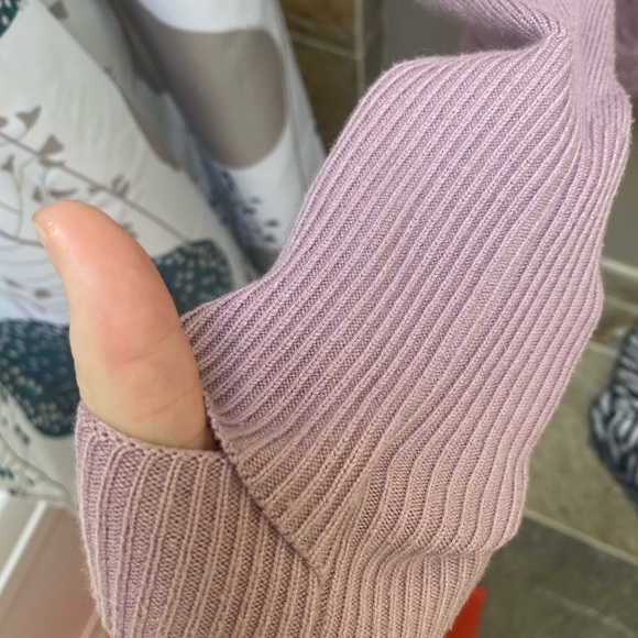 lulu lemon lilac cut out seater - Picture 2 of 5